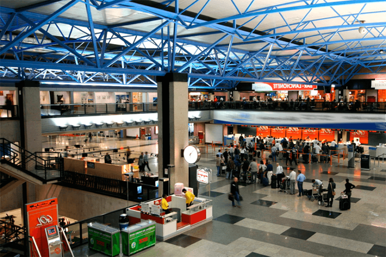 Terminal 1 No Aeroporto Internacional Afonso Pena PR